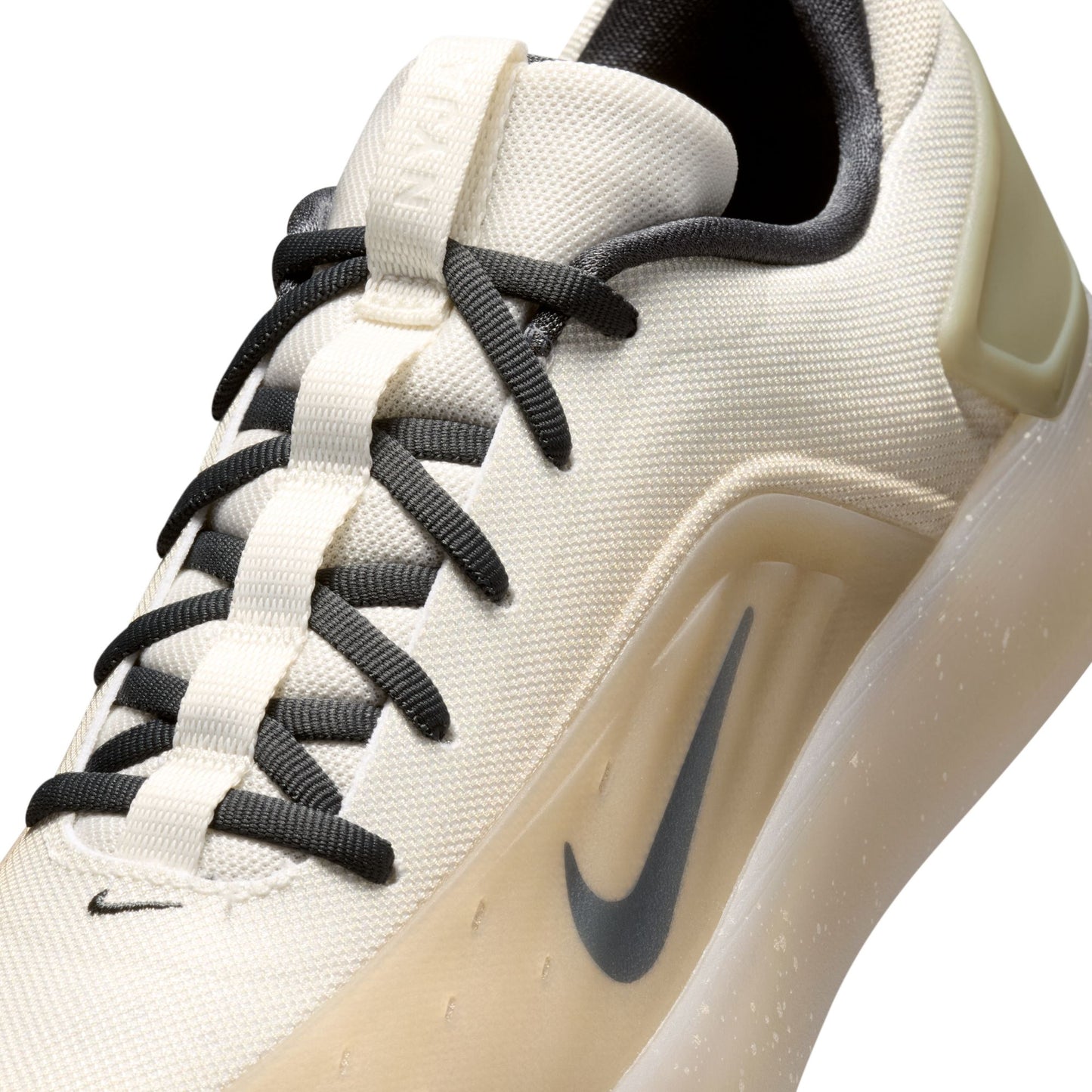 Nike SB Zoom Nyjah 4 - Desert Khaki/Dark Smoke Grey
