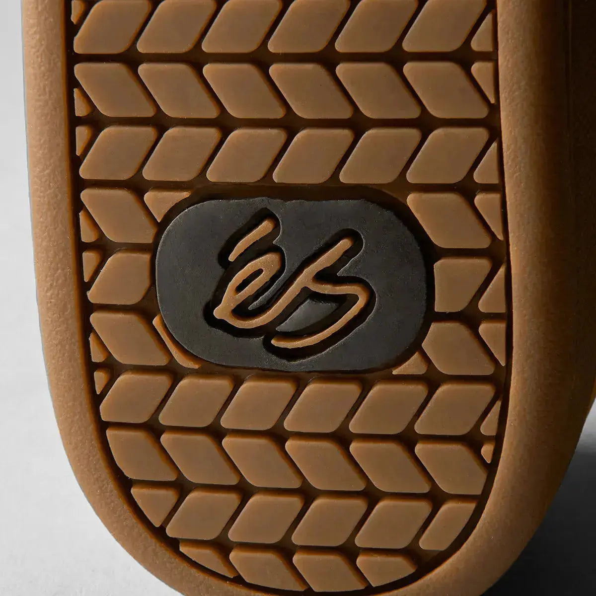 éS Accel 95 - Copper/Gum