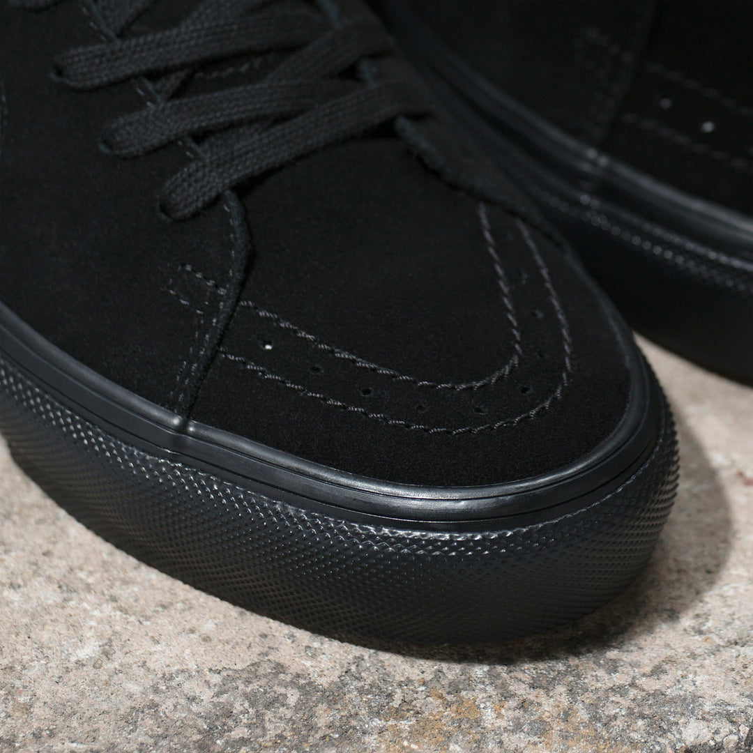 Sk8 hi black on sale suede