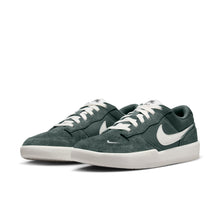 Load image into Gallery viewer, Nike SB Force 58 - Vintage Green/Sail