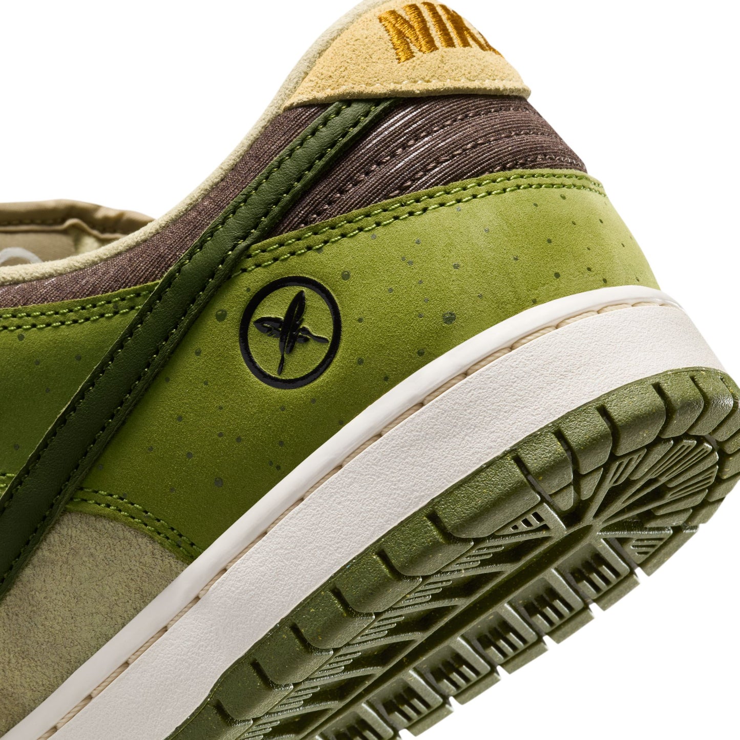 Nike SB Dunk Low Pro - Asparagus/Legion Green-Light Khaki