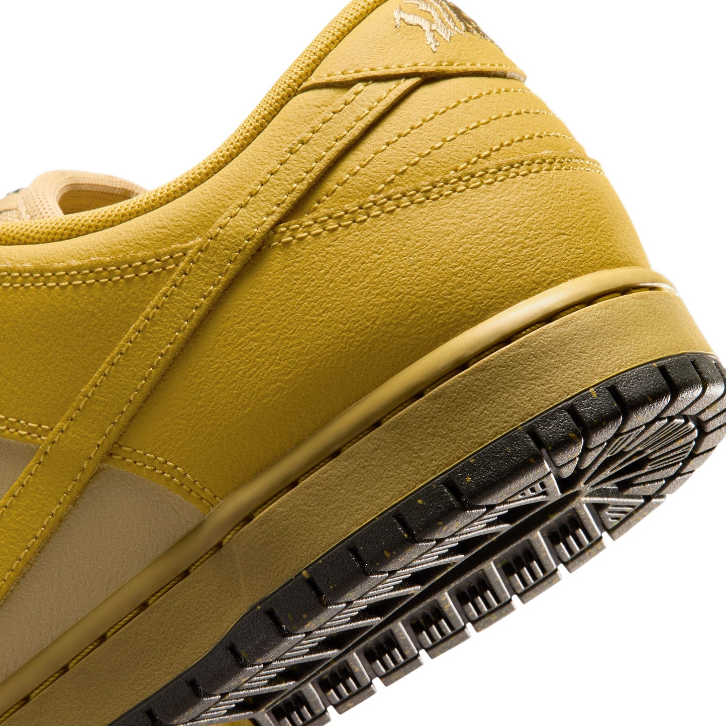 Nike SB Dunk Low Pro - Saffron Quartz/Pear