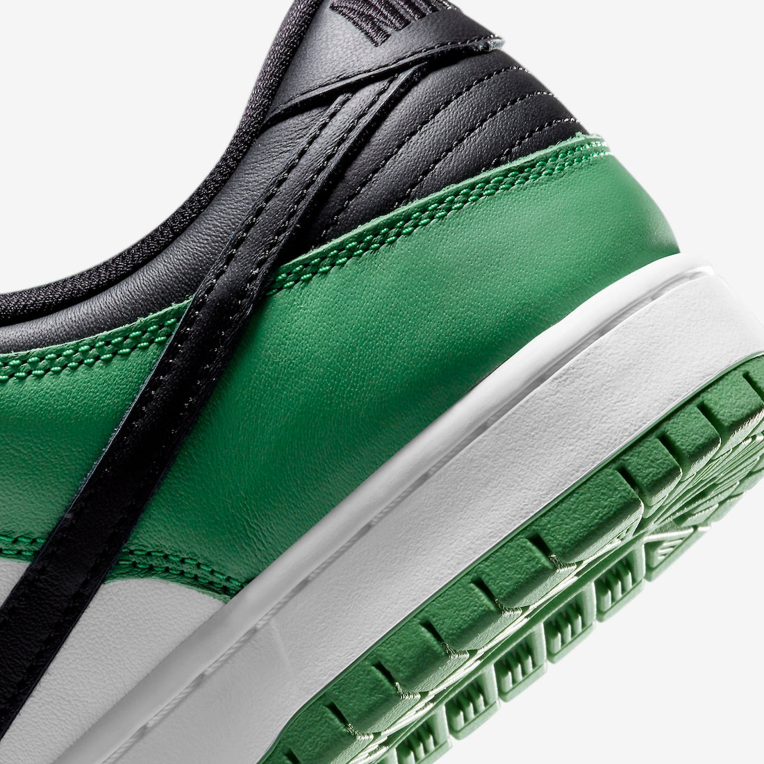 Nike SB Dunk Low Pro - Classic Green/White/Black