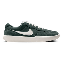 Load image into Gallery viewer, Nike SB Force 58 - Vintage Green/Sail