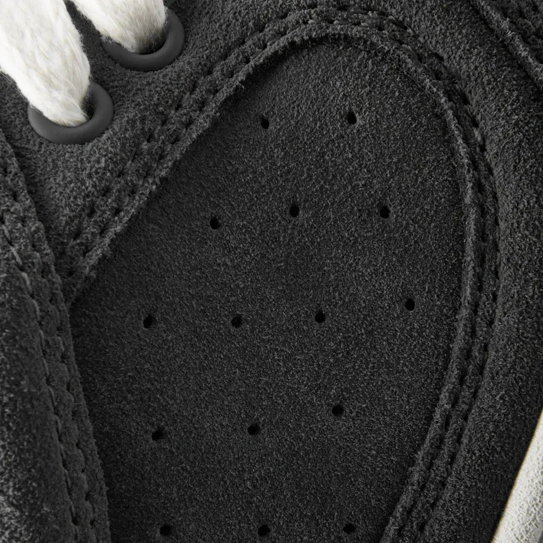 éS Accel 95 - Black/White