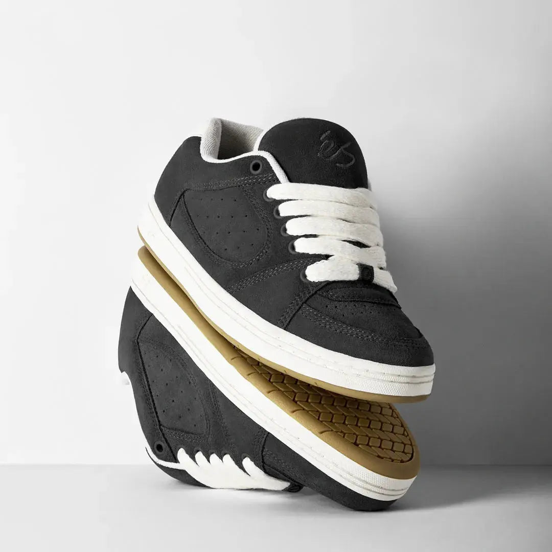 éS Accel 95 - Black/White