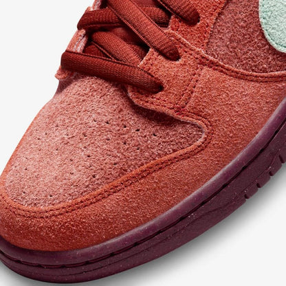 Nike SB Dunk Low Pro Premium - Mystic Red/Emerald Rise/Rugged Orange
