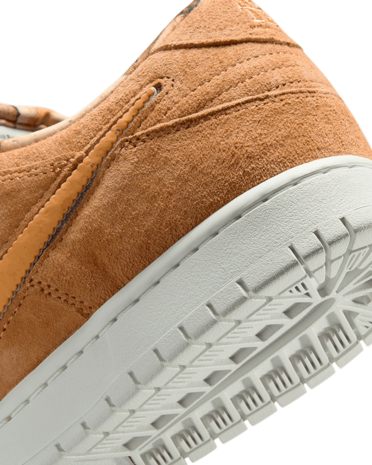 Nike SB Dunk Low Pro - Flax/Honeycomb-Summit White/Sail