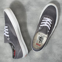 Load image into Gallery viewer, Vans X Daniel Johnston X No Comply Skate Authentic - Raven